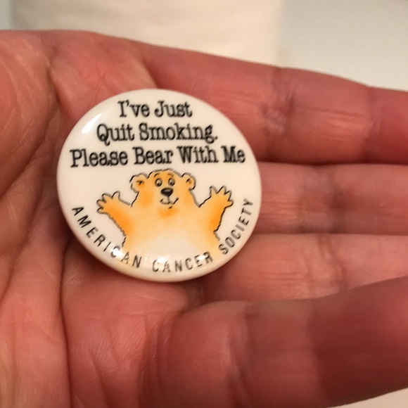 ⚡️FINAL PRICE⚡️ VTG I’ve Just Quit Smoking Bear w/ me Pin - Picture 2 of 4